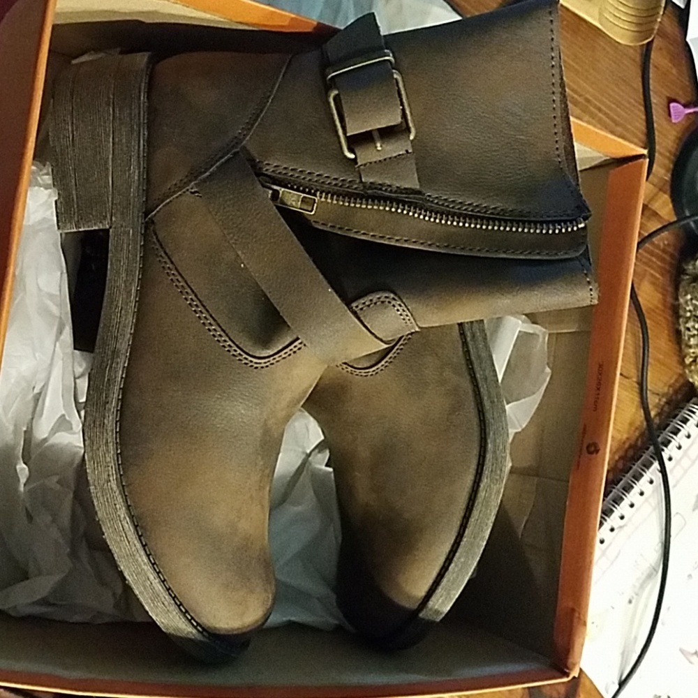 Brown rocket dog bootie